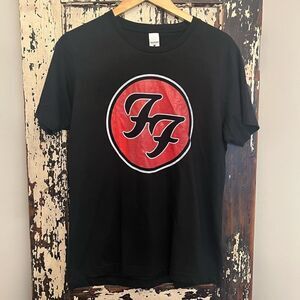 Foo Fighters Teelocker iconic band logo unisex T-shirt. Size Medium.